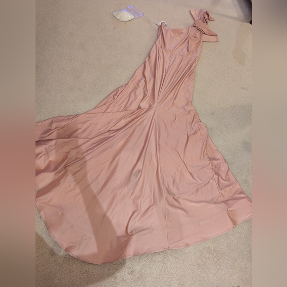 Nwt Cascading Bow One-Shoulder Stretch Satin Mermaid Dress with Slight Train - Picture 9 of 16